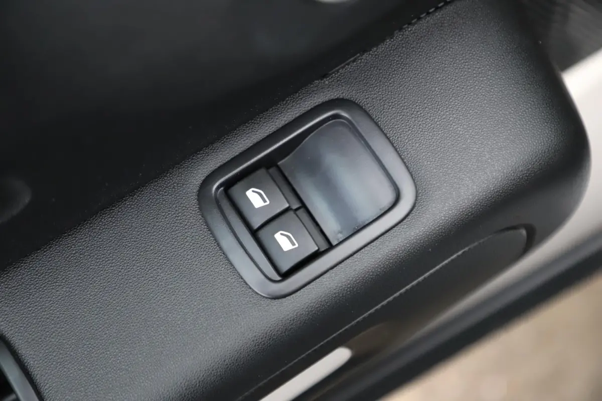 1.2 PureTech Feel Navigatie Carplay Android Climate Cruise Control Rijstrooksensor Parkeersensor All-season banden!