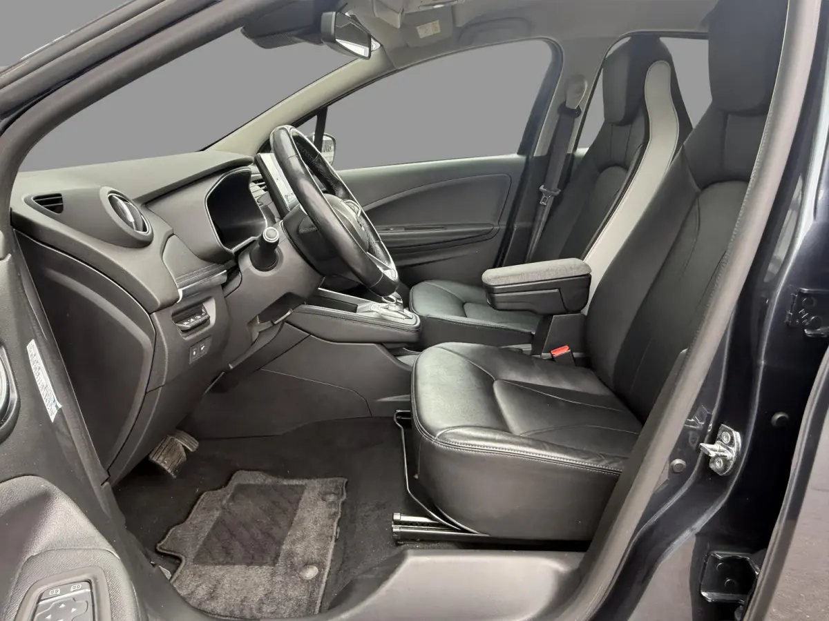 R135 Edition One 52 kWh | SOH 87,7% | Incl. Accu | Full options | BOSE | Leder | 3 Fase | Warmtepomp | Stoelverwarming | Dealeronderhouden |