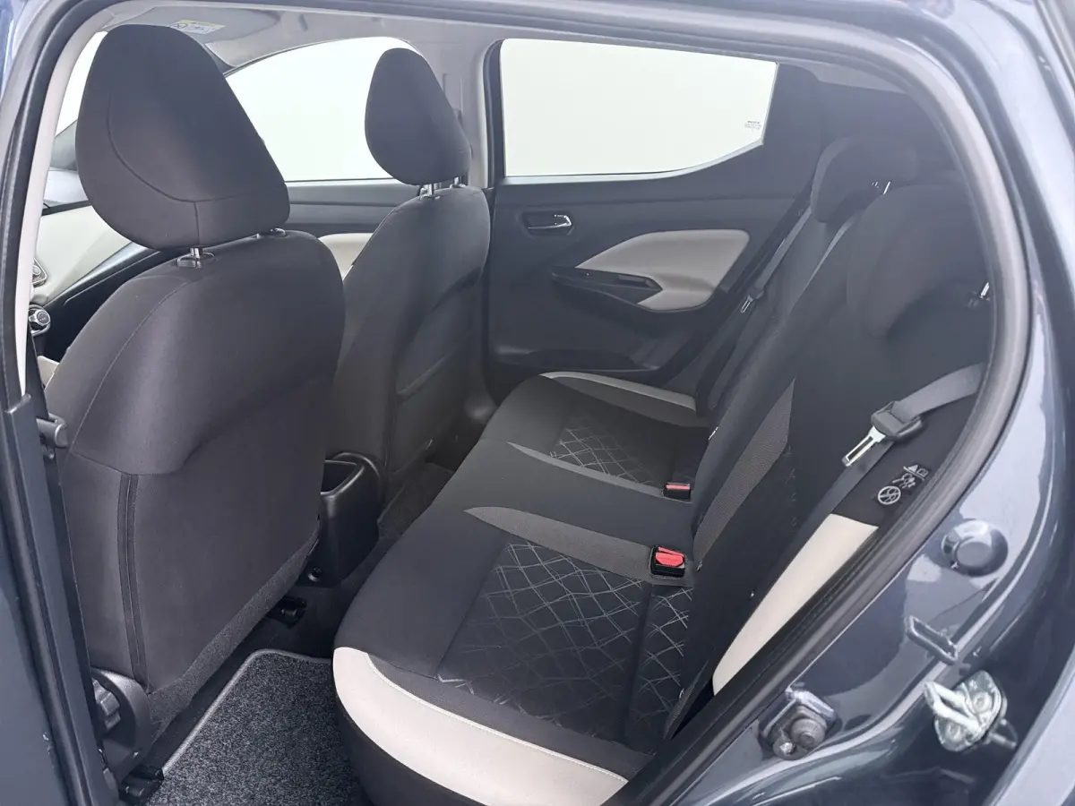 1.0 IG-T N-Connecta | Parkeercamera | Navigatie | Climate Control |