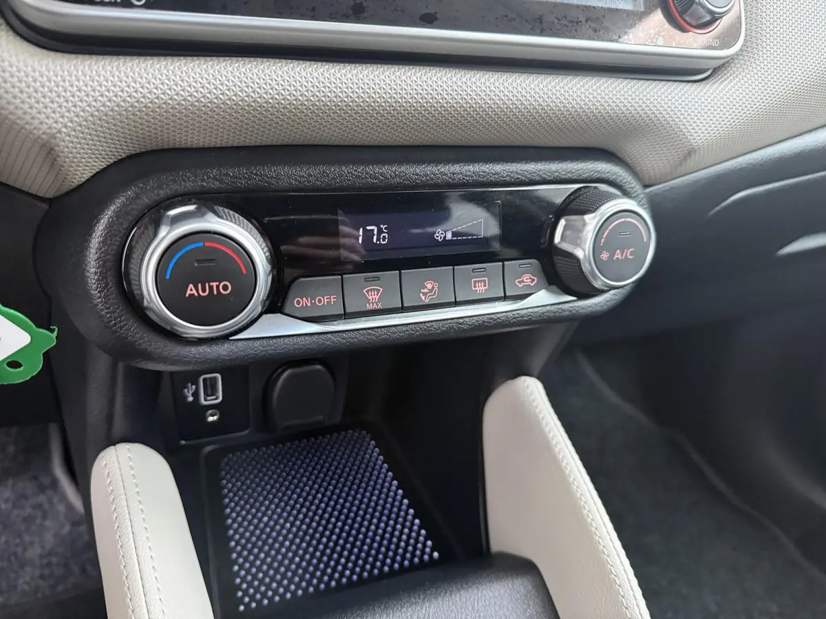 1.0 IG-T N-Connecta | Parkeercamera | Navigatie | Climate Control |