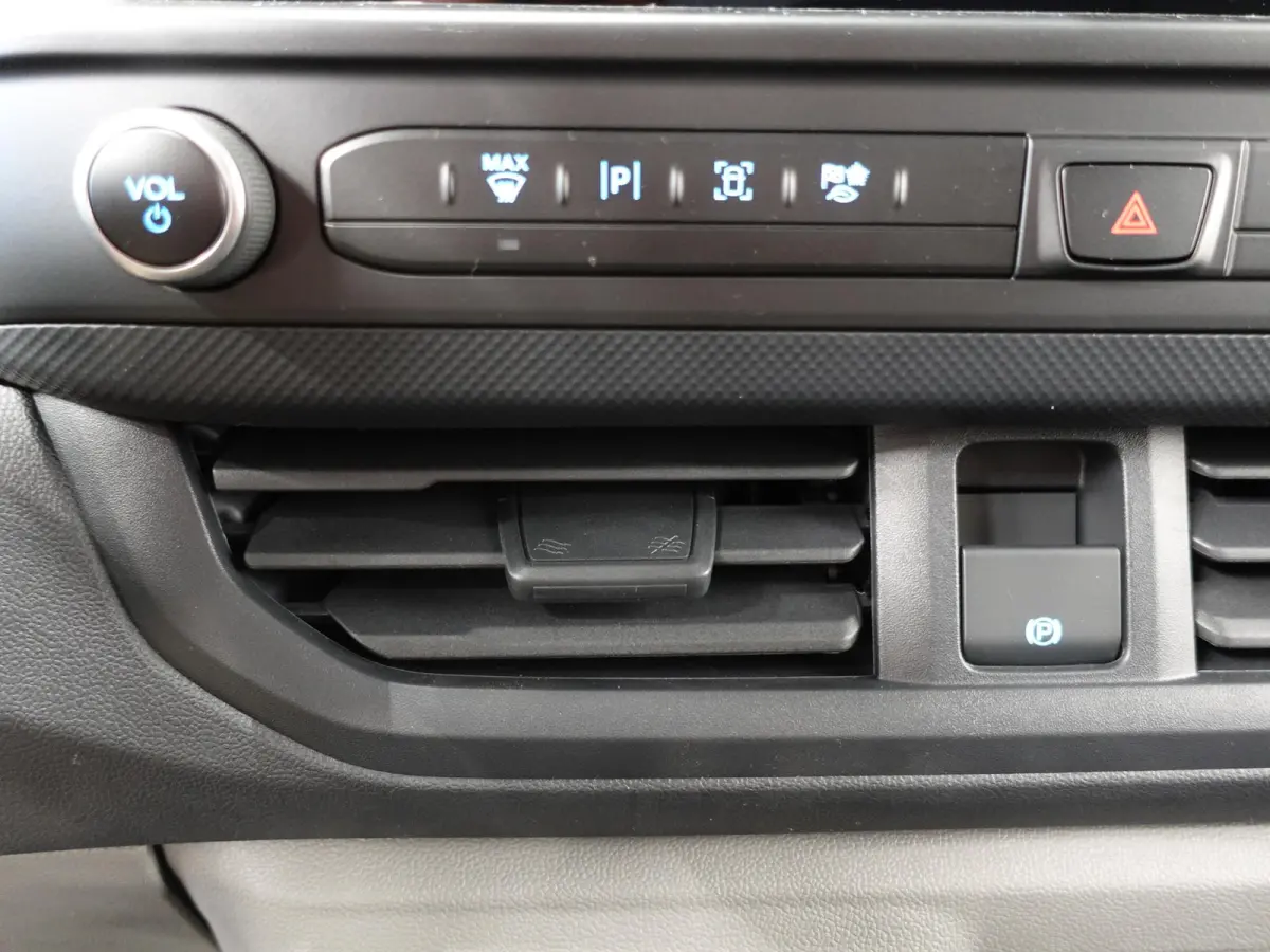 300 2.0 TDCI L2H1 Trend NIEUW MODEL Automaat Navigatie Airco Cruise control Parkeer sensoren Camera Trekhaak