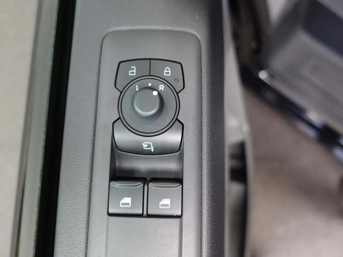 300 2.0 TDCI L2H1 Trend NIEUW MODEL Automaat Navigatie Airco Cruise control Parkeer sensoren Camera Trekhaak