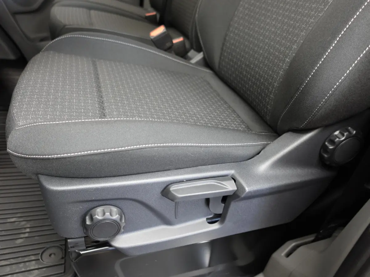 300 2.0 TDCI L2H1 Trend NIEUW MODEL Automaat Navigatie Airco Cruise control Parkeer sensoren Camera Trekhaak