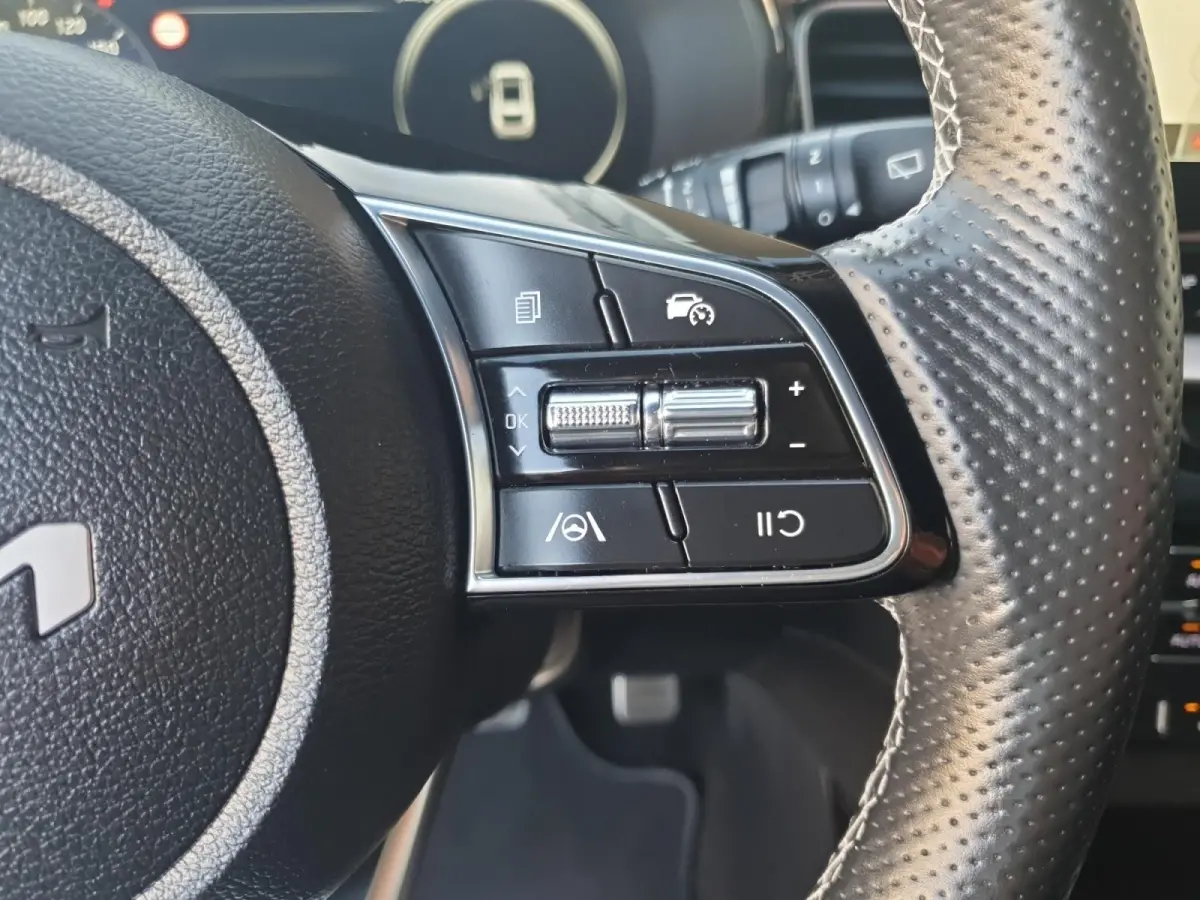 1.5 T-GDi GT-Line | Stoel en stuurverwarming | Navigatie | Elektrische achterklep | Camera | Climate control | Apple Carplay / Android Auto |