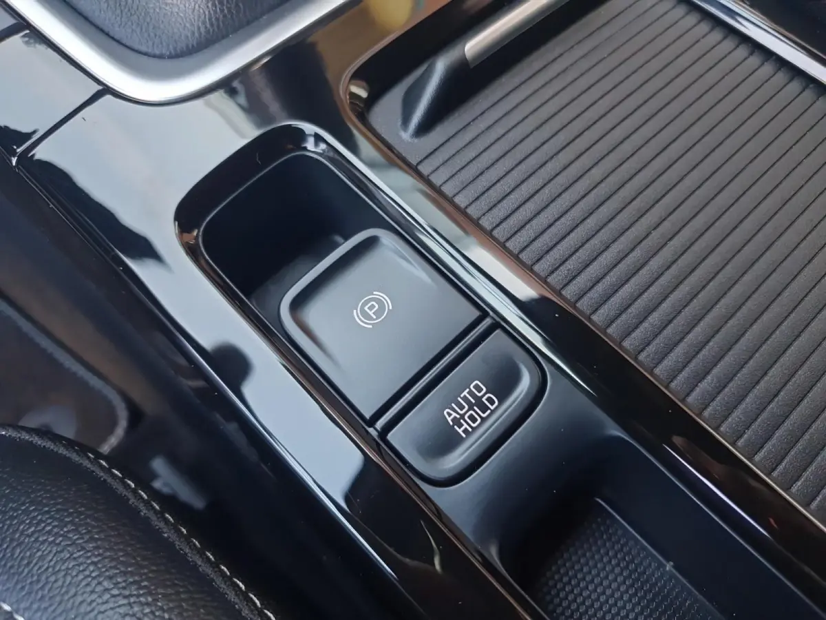 1.5 T-GDi GT-Line | Stoel en stuurverwarming | Navigatie | Elektrische achterklep | Camera | Climate control | Apple Carplay / Android Auto |