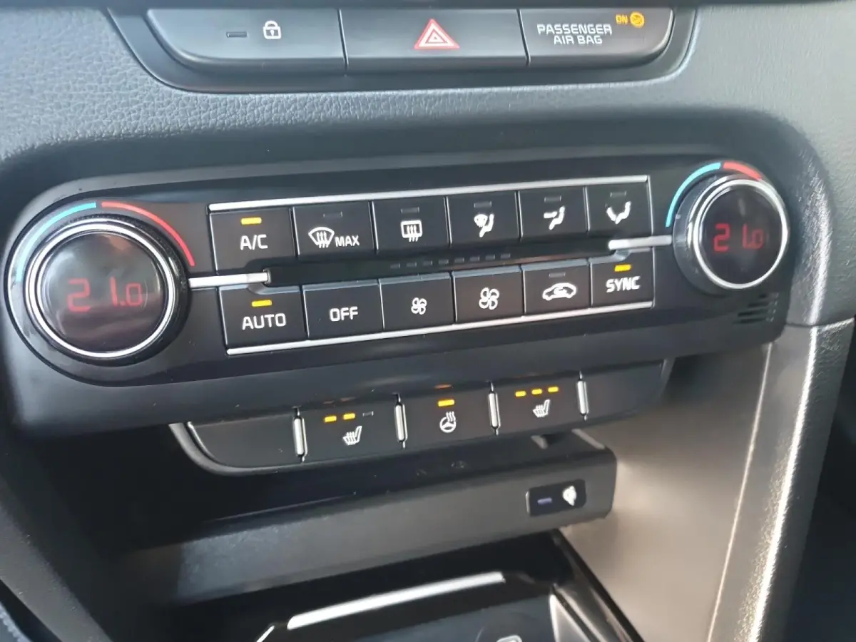 1.5 T-GDi GT-Line | Stoel en stuurverwarming | Navigatie | Elektrische achterklep | Camera | Climate control | Apple Carplay / Android Auto |