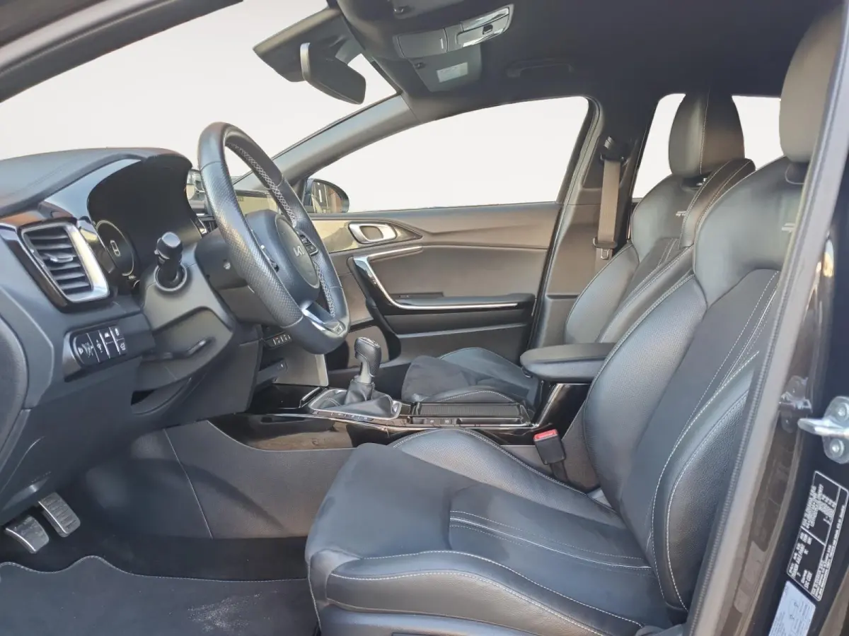 1.5 T-GDi GT-Line | Stoel en stuurverwarming | Navigatie | Elektrische achterklep | Camera | Climate control | Apple Carplay / Android Auto |