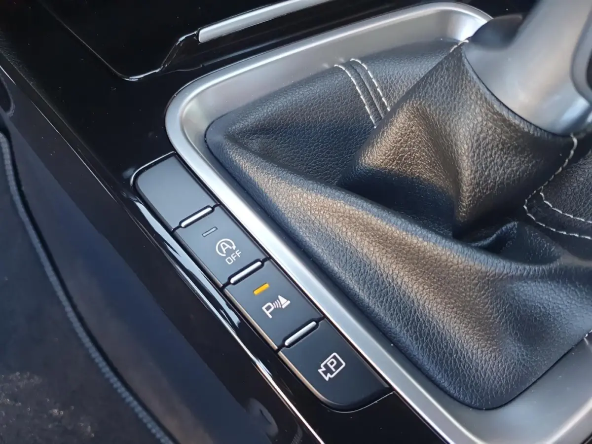 1.5 T-GDi GT-Line | Stoel en stuurverwarming | Navigatie | Elektrische achterklep | Camera | Climate control | Apple Carplay / Android Auto |