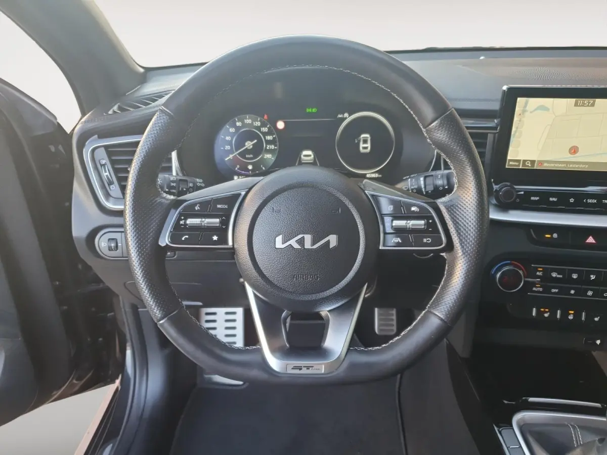1.5 T-GDi GT-Line | Stoel en stuurverwarming | Navigatie | Elektrische achterklep | Camera | Climate control | Apple Carplay / Android Auto |