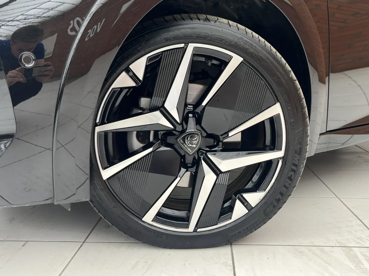 Hybrid 145 e-DCS6 GT Automaat | Camera voor + achter | Adaptive Cruise Control | Dodehoekdetectie | Keyless | Carplay/Android Auto |