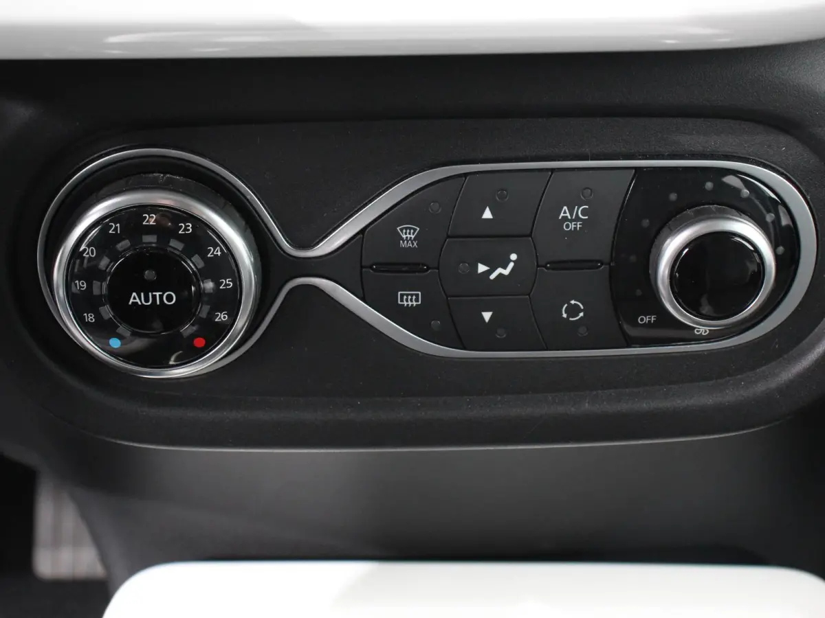 0.9 TCe Intens Climate control Radio / cd Lichtmetalen velgen Centrale vergendeling + Afstandbediening Electrische ramen 33500 km!