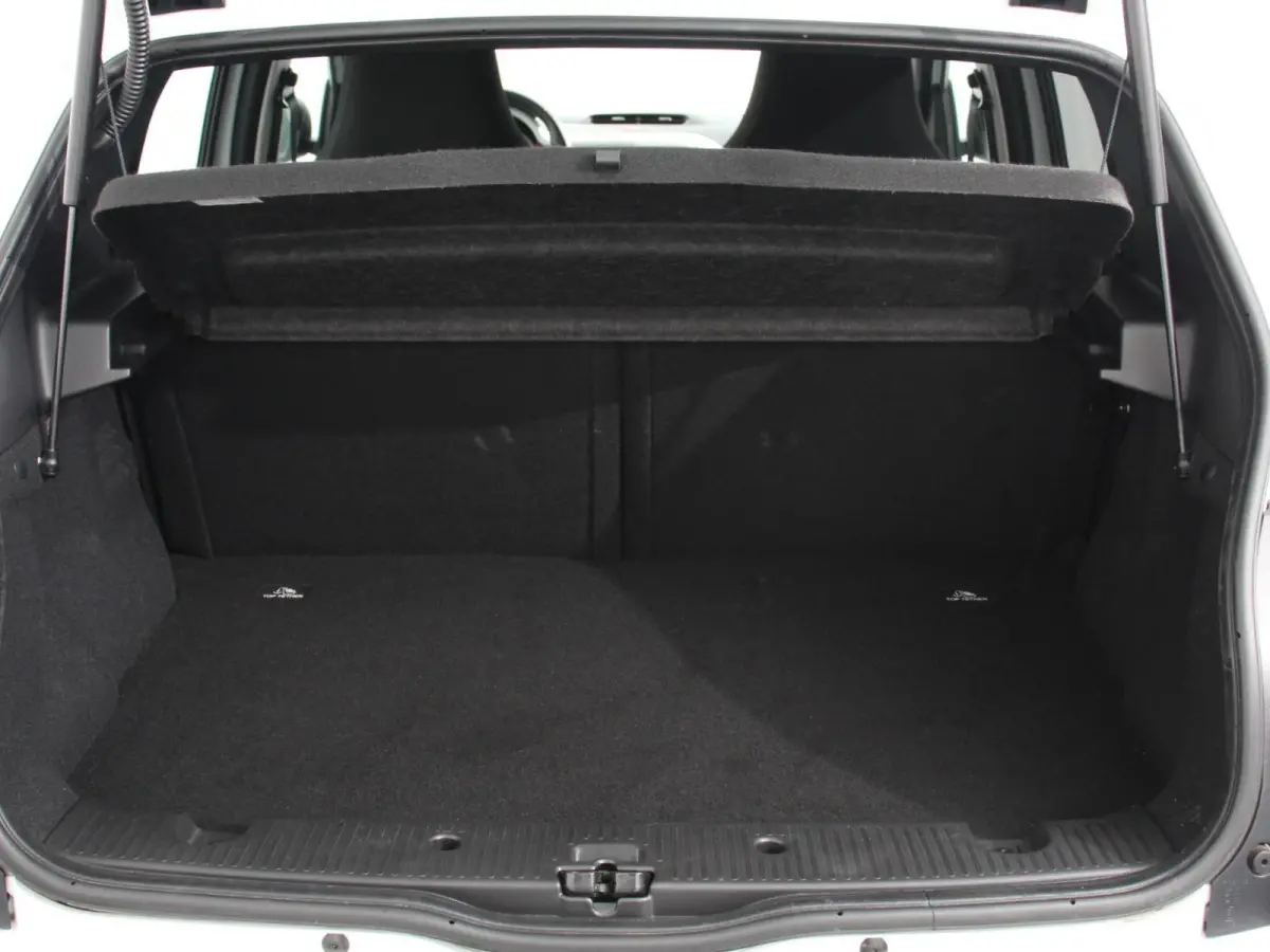0.9 TCe Intens Climate control Radio / cd Lichtmetalen velgen Centrale vergendeling + Afstandbediening Electrische ramen 33500 km!