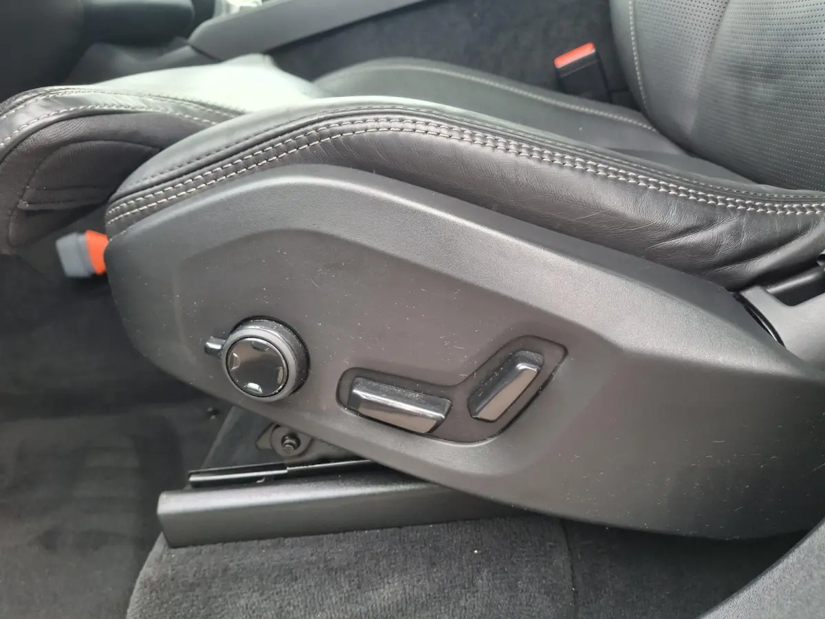 T8 Plug-in hybrid AWD Ultra Dark | Luchtvering | Trekhaak | Massagestoelen | Bowers & Wilkins |