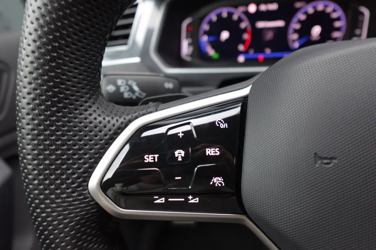 1.5 TSI R-Line PANO KEYLESS 360