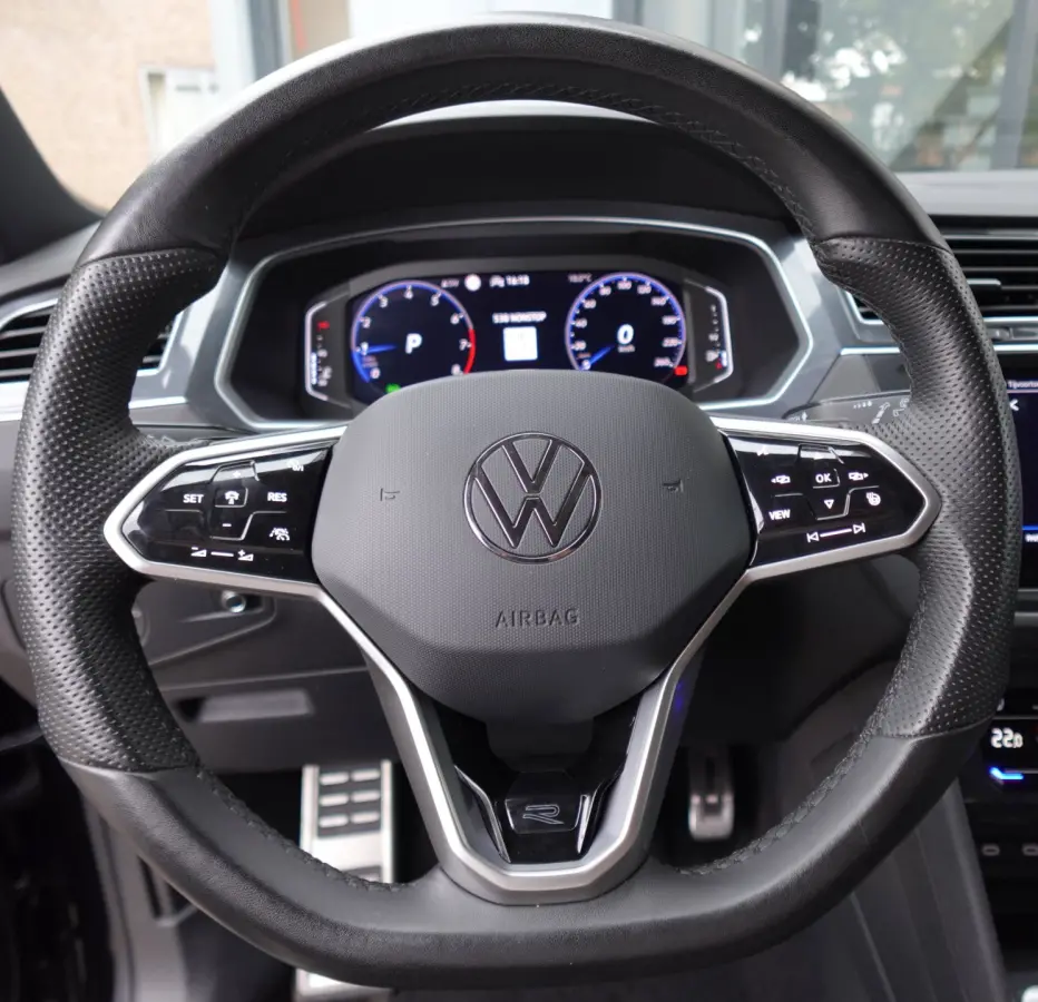 1.5 TSI R-Line PANO KEYLESS 360