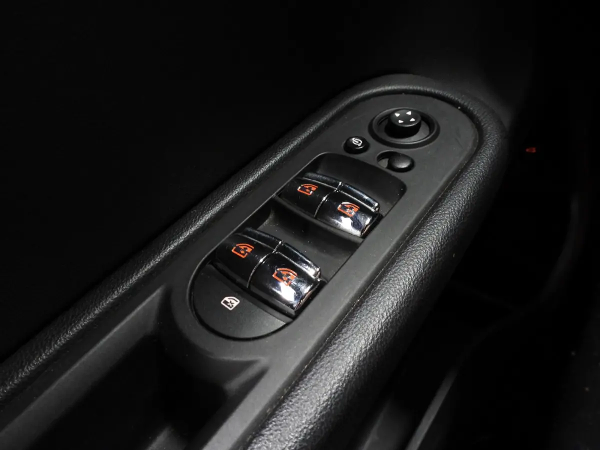 1.5 One NAVI/LEER/EL.KLEP/LED/16"LMV!