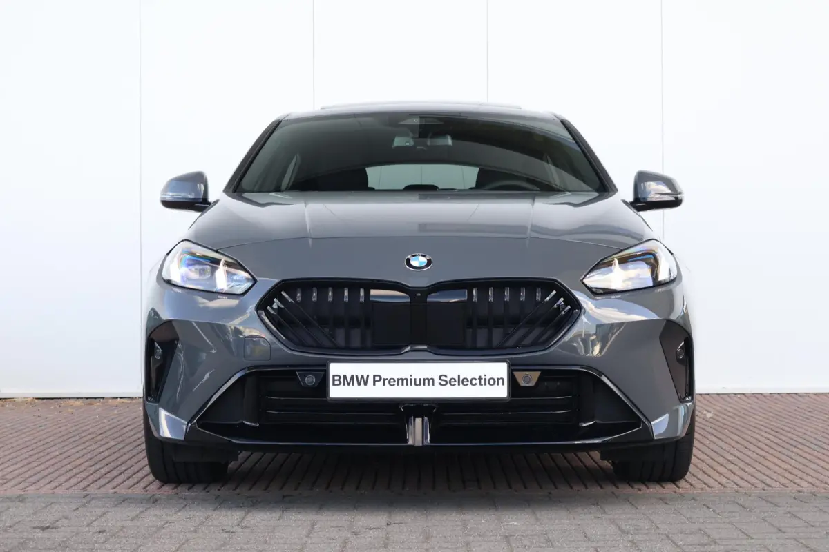 120 M Sport Design Edition | Sport Pakket Pro | Invidual Grigio-Telesto | Panorama Dak | Harman Kardon | Elektr. Achterklep | Comforttoegang |