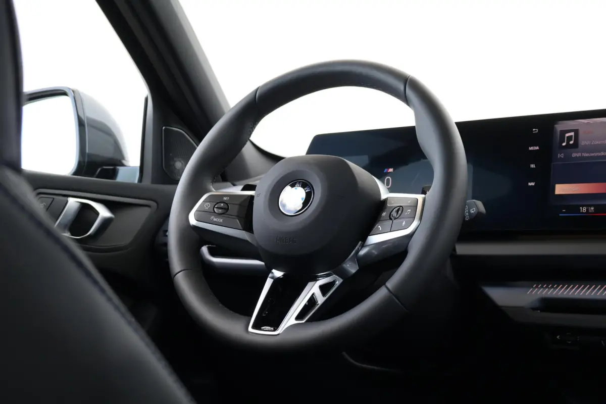 120 M Sport Design Edition | Sport Pakket Pro | Invidual Grigio-Telesto | Panorama Dak | Harman Kardon | Elektr. Achterklep | Comforttoegang |