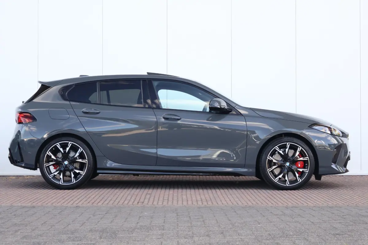 120 M Sport Design Edition | Sport Pakket Pro | Invidual Grigio-Telesto | Panorama Dak | Harman Kardon | Elektr. Achterklep | Comforttoegang |