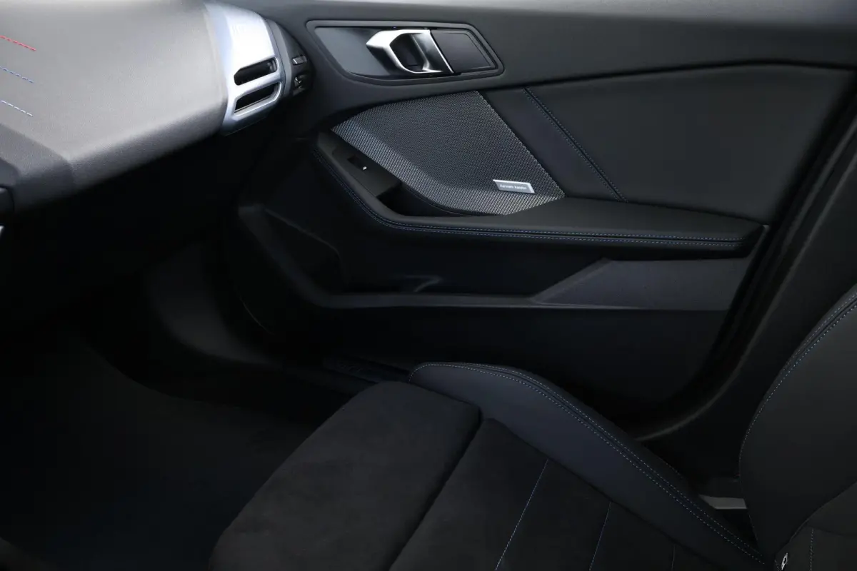 120 M Sport Design Edition | Sport Pakket Pro | Invidual Grigio-Telesto | Panorama Dak | Harman Kardon | Elektr. Achterklep | Comforttoegang |