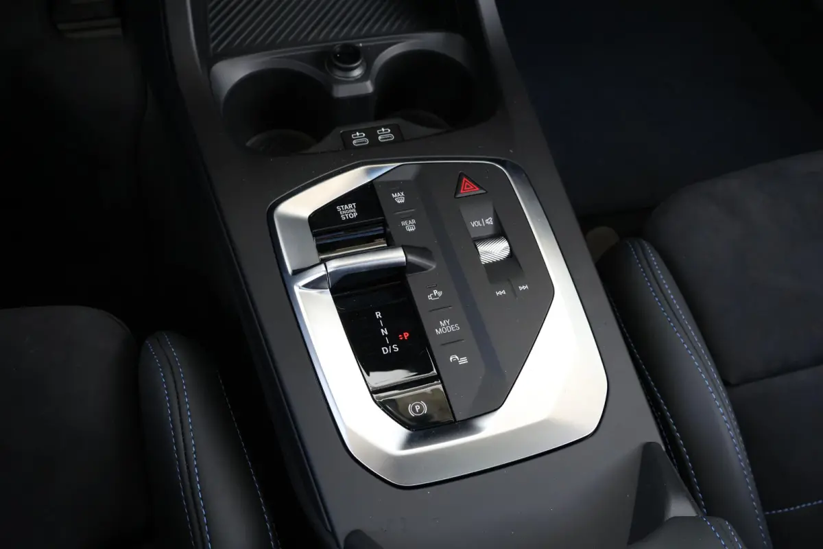 120 M Sport Design Edition | Sport Pakket Pro | Invidual Grigio-Telesto | Panorama Dak | Harman Kardon | Elektr. Achterklep | Comforttoegang |