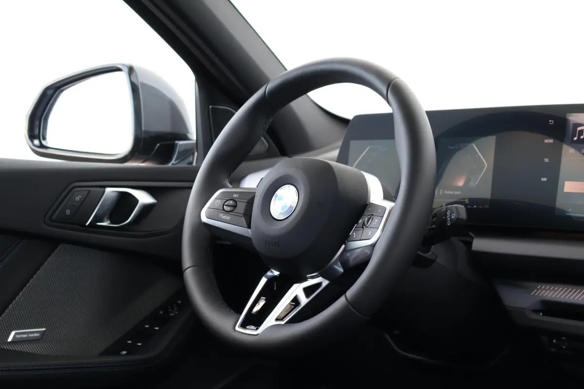 120 M Sport Design Edition | Sport Pakket Pro | Invidual Grigio-Telesto | Panorama Dak | Harman Kardon | Elektr. Achterklep | Comforttoegang |