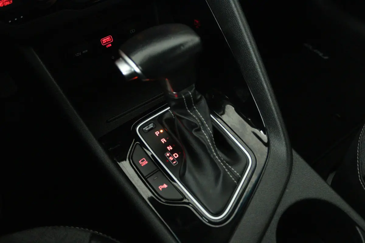 1.6 GDi Hybrid ExecutiveLine (STOEL/STUUR VERWARMING, CRUISE ADAPTIEF, CAMERA, NAVIGATIE)