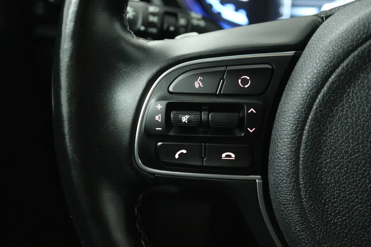 1.6 GDi Hybrid ExecutiveLine (STOEL/STUUR VERWARMING, CRUISE ADAPTIEF, CAMERA, NAVIGATIE)