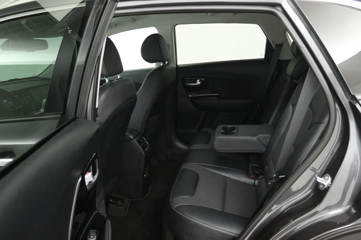 1.6 GDi Hybrid ExecutiveLine (STOEL/STUUR VERWARMING, CRUISE ADAPTIEF, CAMERA, NAVIGATIE)