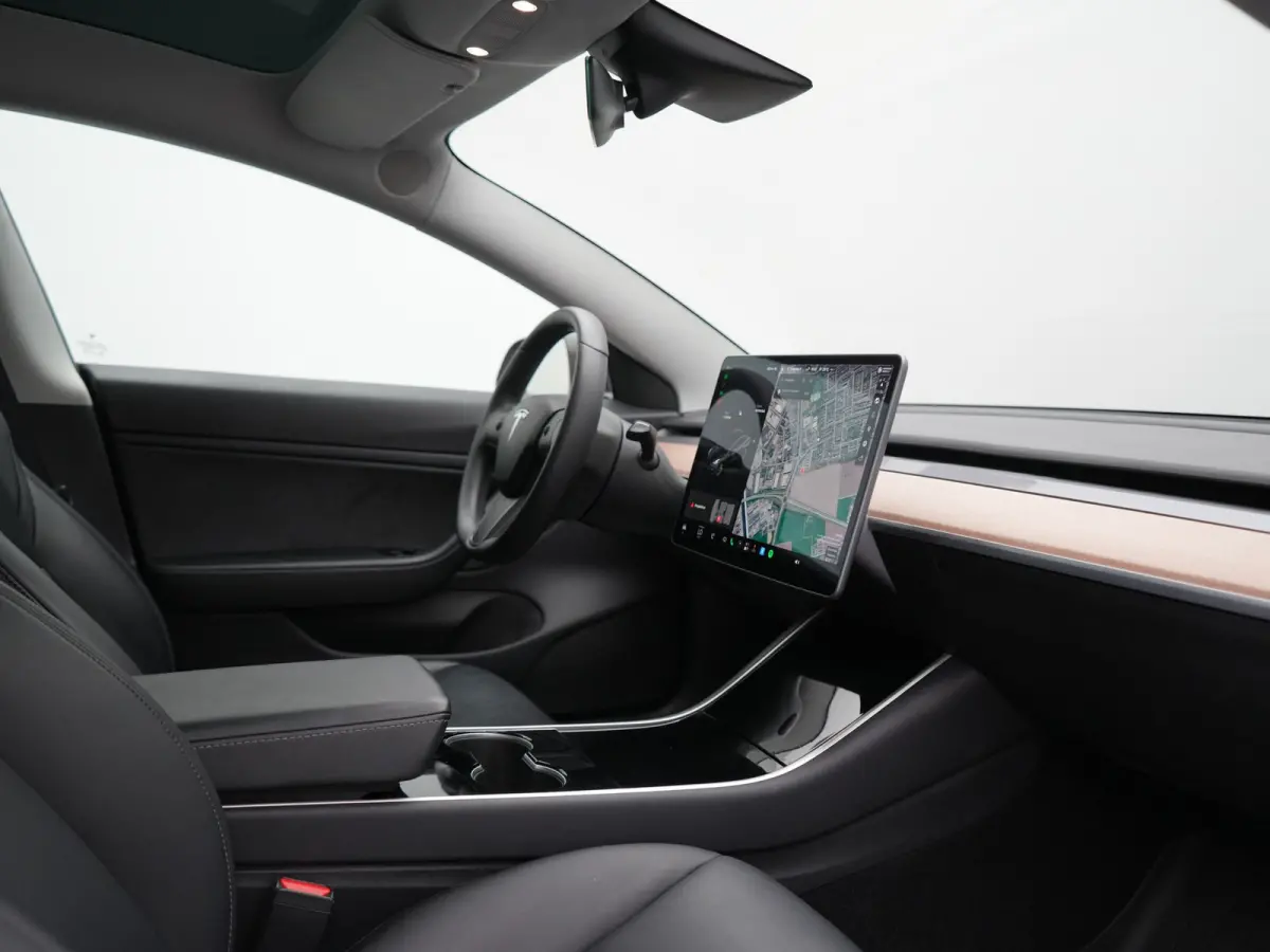 Standard RWD Plus 60 kWh 325pk | SOH 87% | Adaptive Cruise | Panodak | Self Driving | Camera | Keyless | Navigatie Via Google Maps | Spotify | DAB | 19"L.M |