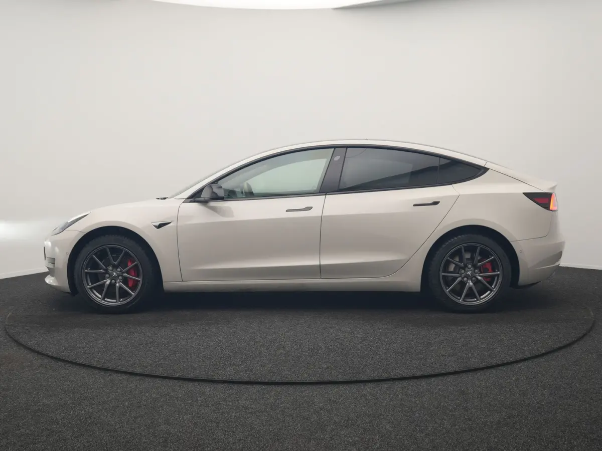 Standard RWD Plus 60 kWh 325pk | SOH 87% | Adaptive Cruise | Panodak | Self Driving | Camera | Keyless | Navigatie Via Google Maps | Spotify | DAB | 19"L.M |
