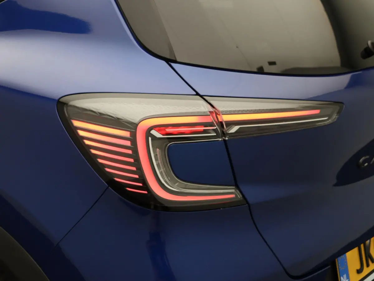 E-Tech full hybrid 160pk esprit Alpine | Elektrisch verstelbare bestuurderstoel | Stoel en stuurverwarming | Dodehoek detectie | Rondomzicht camera |