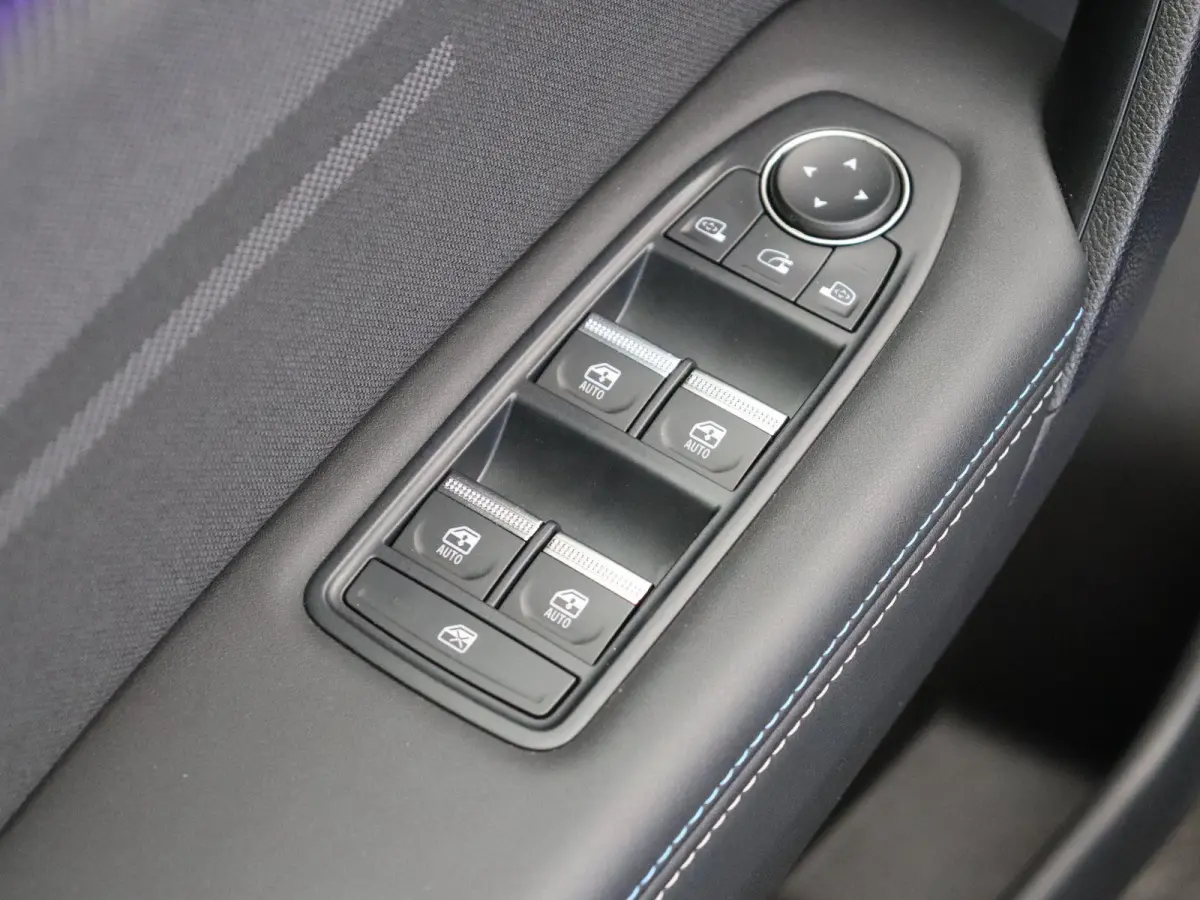 E-Tech full hybrid 160pk esprit Alpine | Elektrisch verstelbare bestuurderstoel | Stoel en stuurverwarming | Dodehoek detectie | Rondomzicht camera |