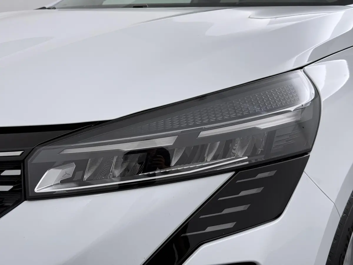 evolution TCe 90 | Navigatie | Lichtmetalen velgen |