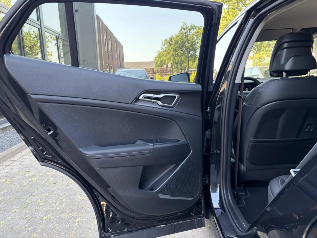 1.6 T-GDi Hybrid DynamicLine VAN: 47.690,- VOOR: 41.440,- UW HERFSTVOORDEEL: 6.250,-  PHEV NIEUWE AUTO! | 10jr FABR. GARANTIE KIA | ELECTR. ACHTERKLEP | DODEHOEK CENSOR | ELECTR. STOELEN | S