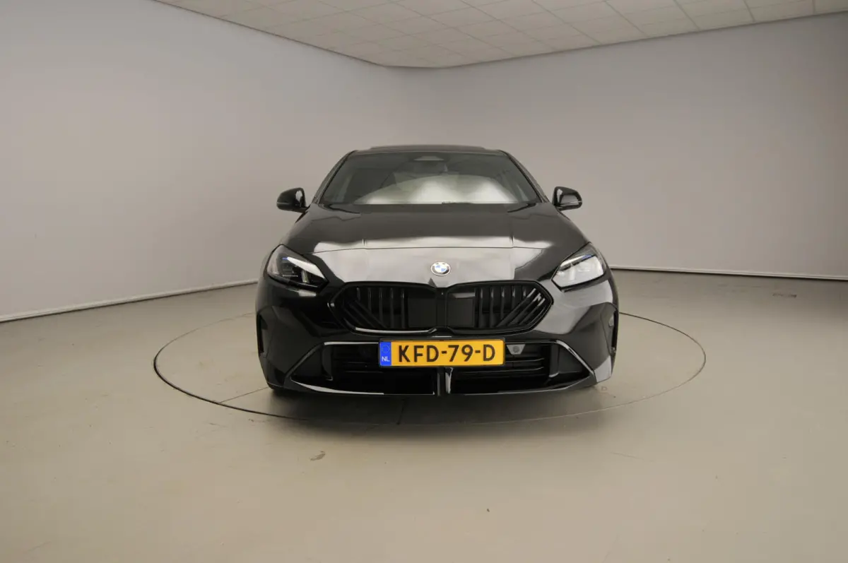 220 | M-Sportpakket | LED | Navigatie | Panoramadak | Stoelverwarming | Sportstoelen | DAB | Harman-kardon sound | Alu 19 inch