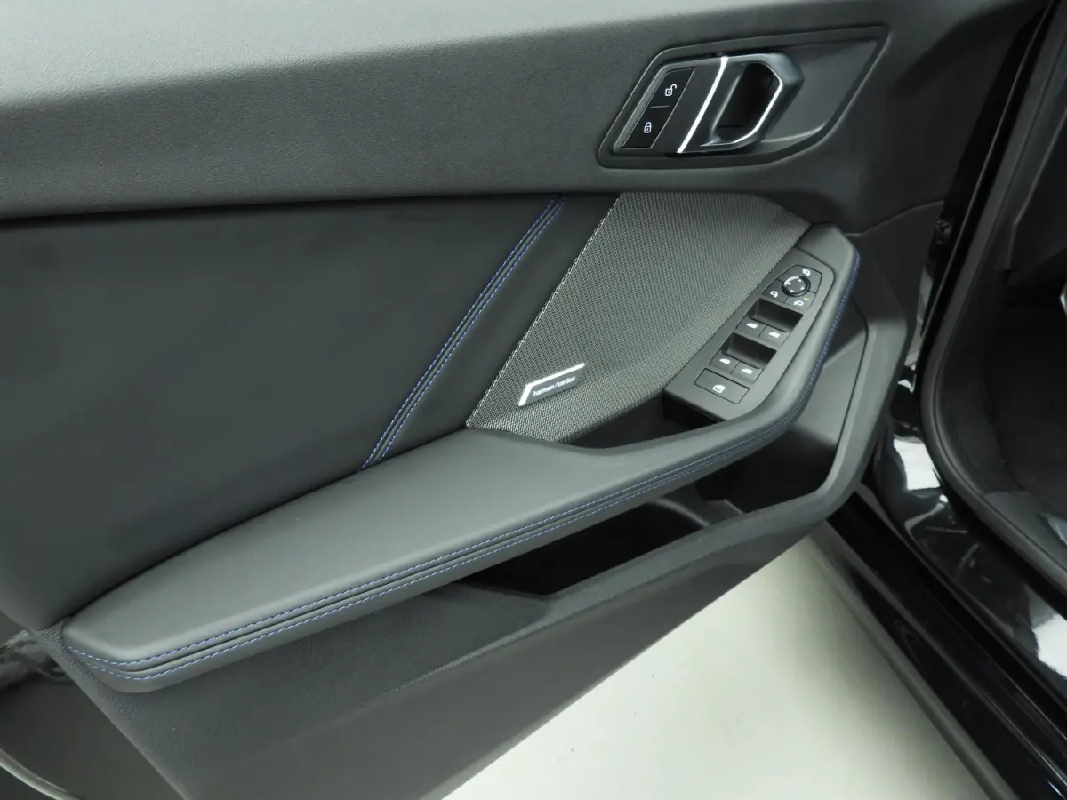 220 | M-Sportpakket | LED | Navigatie | Panoramadak | Stoelverwarming | Sportstoelen | DAB | Harman-kardon sound | Alu 19 inch