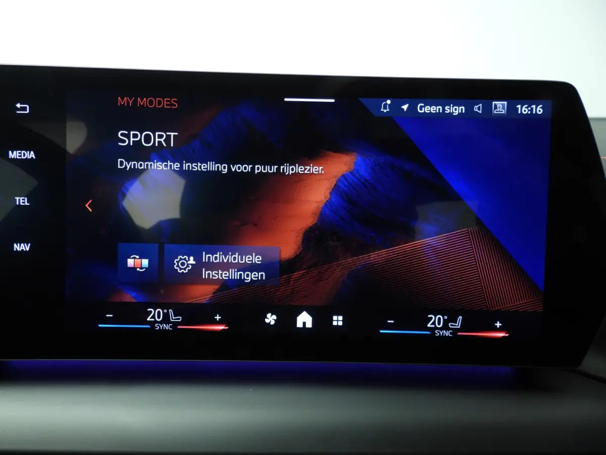 220 | M-Sportpakket | LED | Navigatie | Panoramadak | Stoelverwarming | Sportstoelen | DAB | Harman-kardon sound | Alu 19 inch