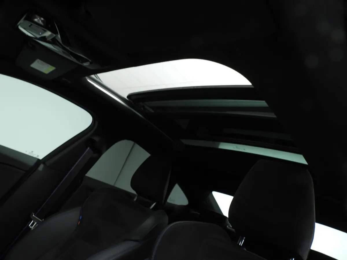 220 | M-Sportpakket | LED | Navigatie | Panoramadak | Stoelverwarming | Sportstoelen | DAB | Harman-kardon sound | Alu 19 inch