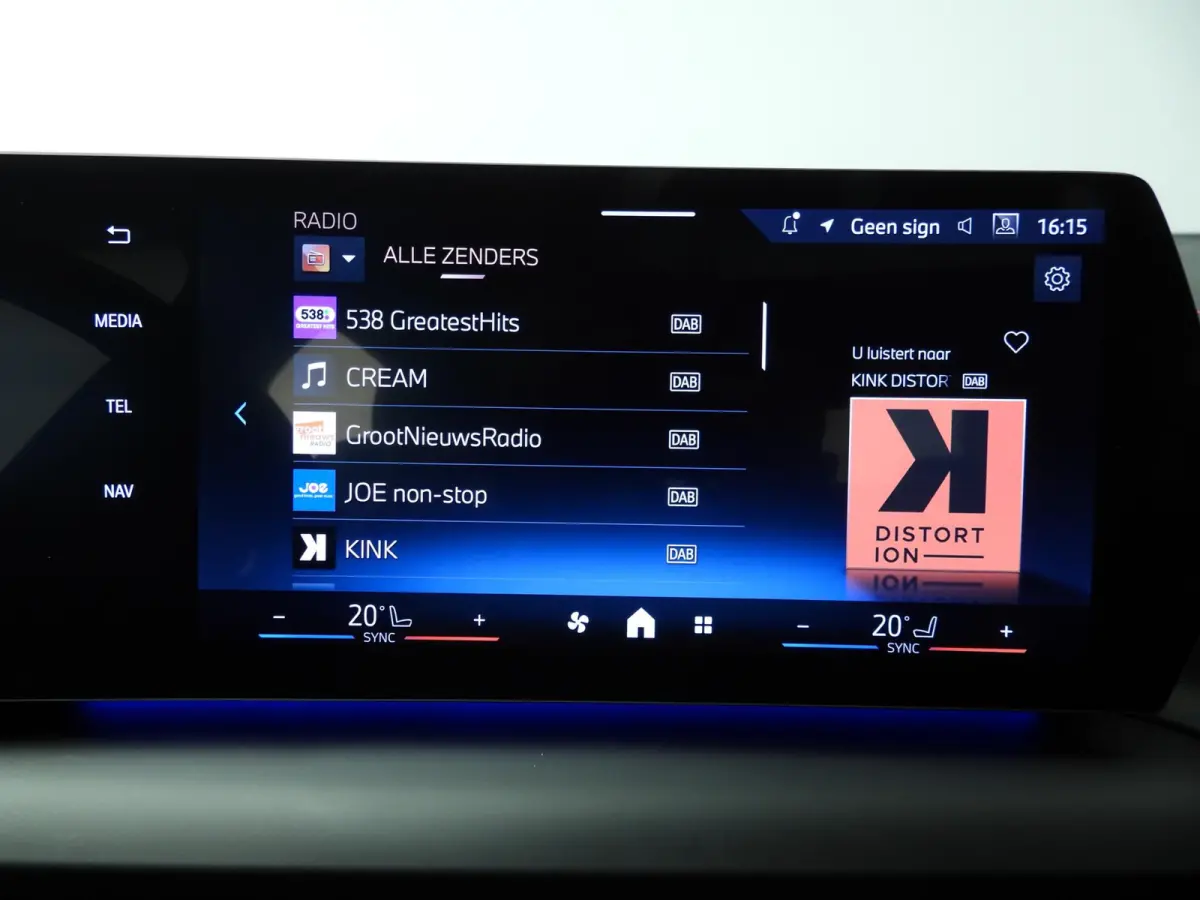 220 | M-Sportpakket | LED | Navigatie | Panoramadak | Stoelverwarming | Sportstoelen | DAB | Harman-kardon sound | Alu 19 inch