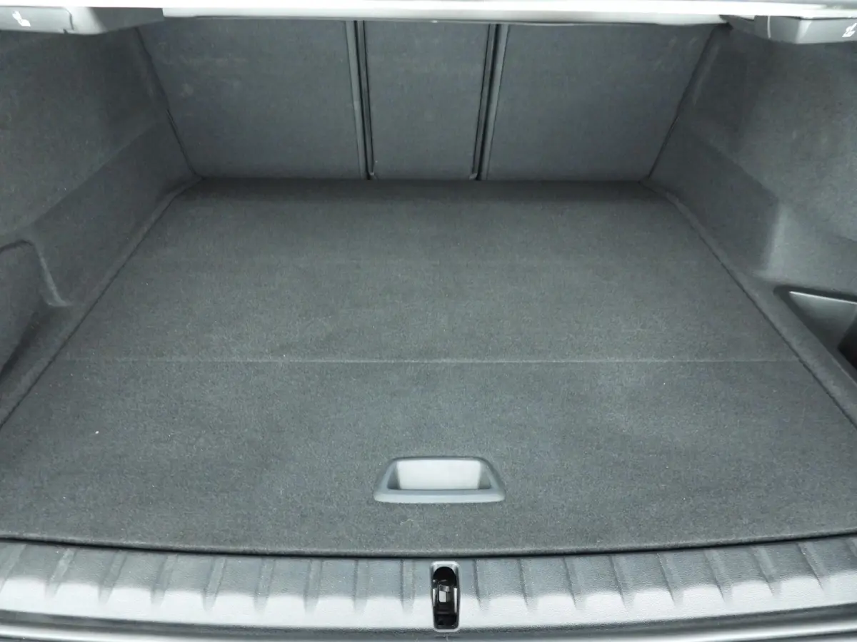 220 | M-Sportpakket | LED | Navigatie | Panoramadak | Stoelverwarming | Sportstoelen | DAB | Harman-kardon sound | Alu 19 inch