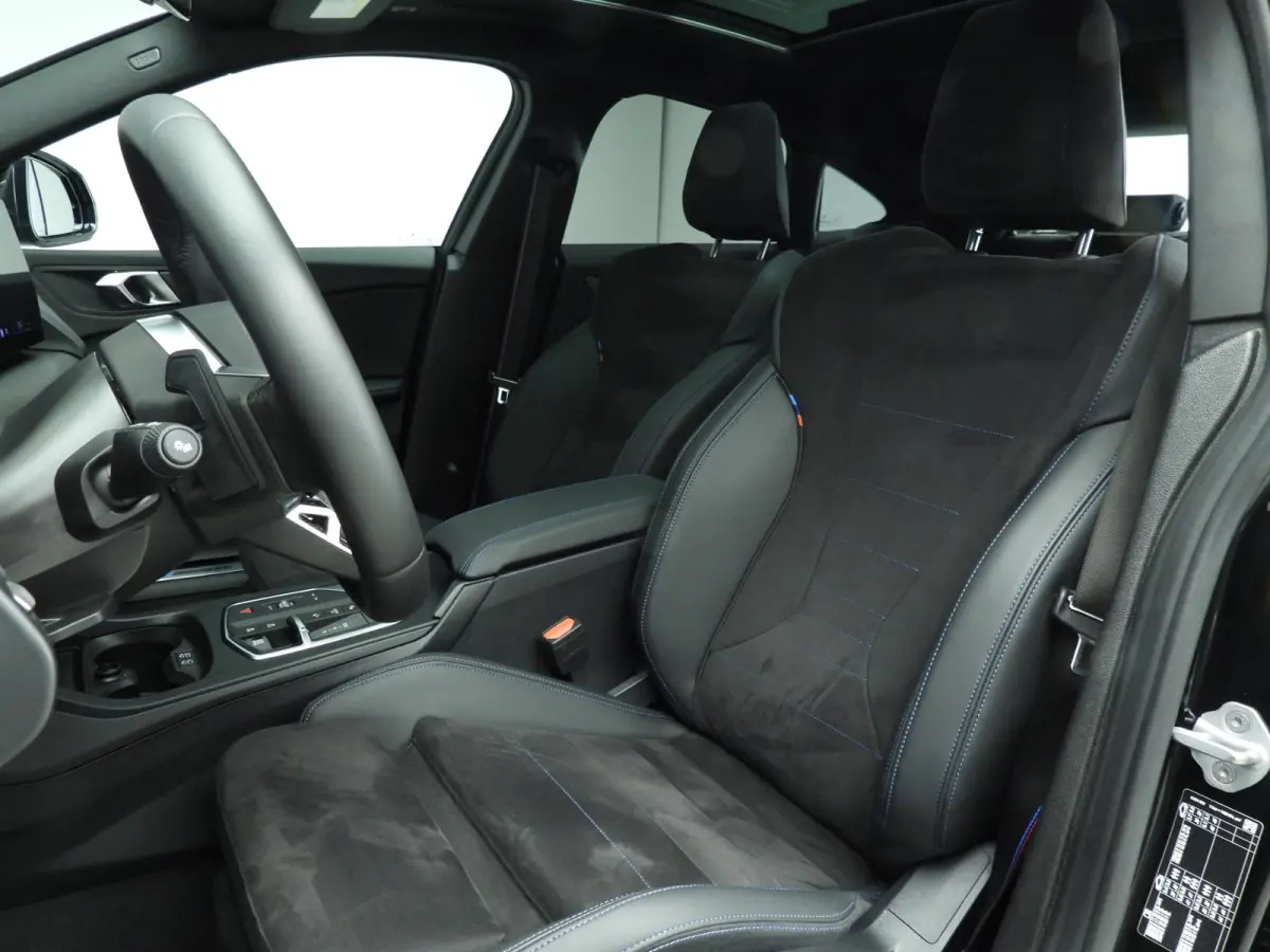 220 | M-Sportpakket | LED | Navigatie | Panoramadak | Stoelverwarming | Sportstoelen | DAB | Harman-kardon sound | Alu 19 inch