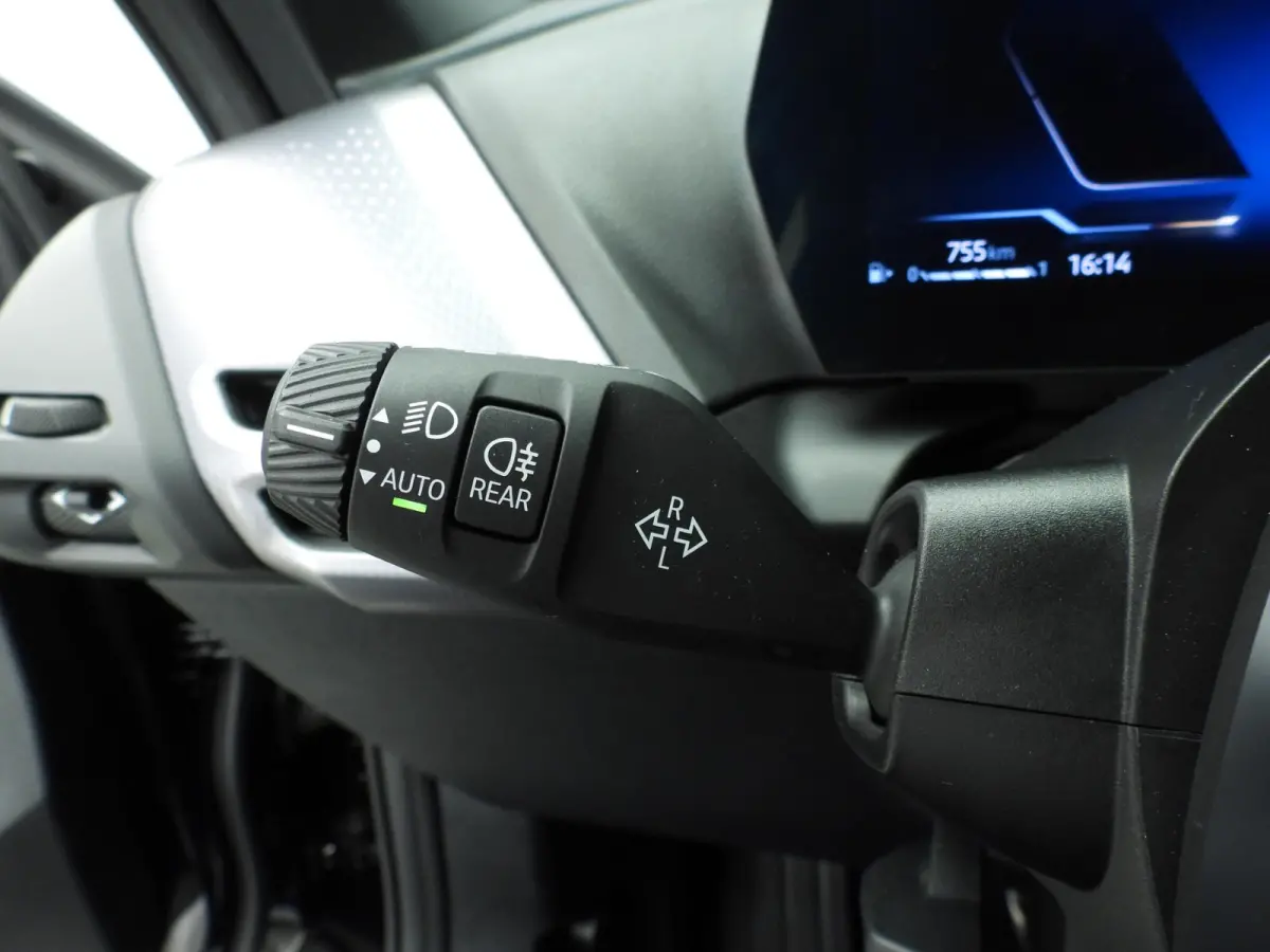 220 | M-Sportpakket | LED | Navigatie | Panoramadak | Stoelverwarming | Sportstoelen | DAB | Harman-kardon sound | Alu 19 inch