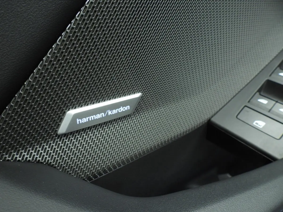 220 | M-Sportpakket | LED | Navigatie | Panoramadak | Stoelverwarming | Sportstoelen | DAB | Harman-kardon sound | Alu 19 inch