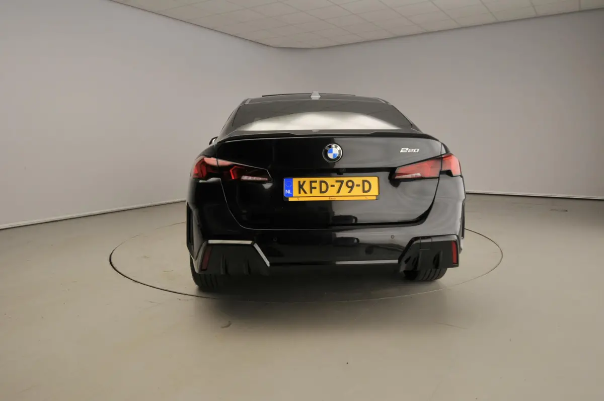 220 | M-Sportpakket | LED | Navigatie | Panoramadak | Stoelverwarming | Sportstoelen | DAB | Harman-kardon sound | Alu 19 inch