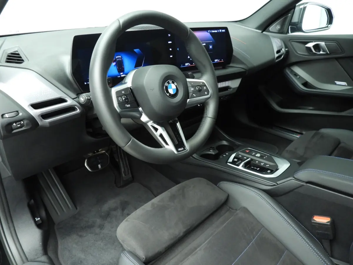 220 | M-Sportpakket | LED | Navigatie | Panoramadak | Stoelverwarming | Sportstoelen | DAB | Harman-kardon sound | Alu 19 inch