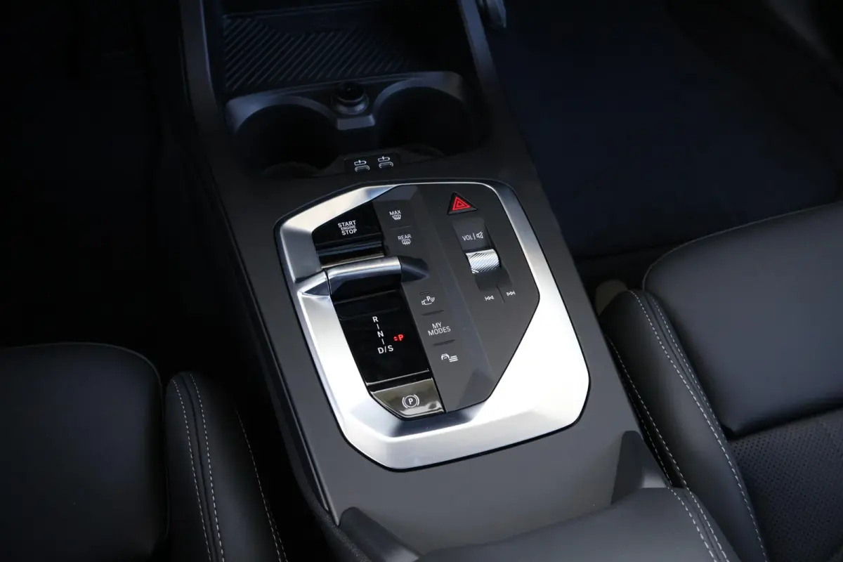 120 M Sport Design Edition | Sport Pakket Pro | Invidual Chalk | Panorama Dak | Harman Kardon | Elektr. Achterklep | Driving Assistant Plus | Comforttoegang |