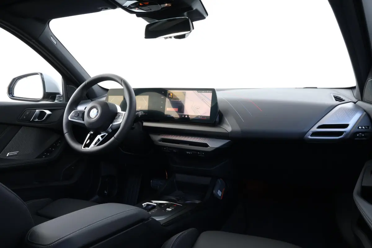 120 M Sport Design Edition | Sport Pakket Pro | Invidual Chalk | Panorama Dak | Harman Kardon | Elektr. Achterklep | Driving Assistant Plus | Comforttoegang |