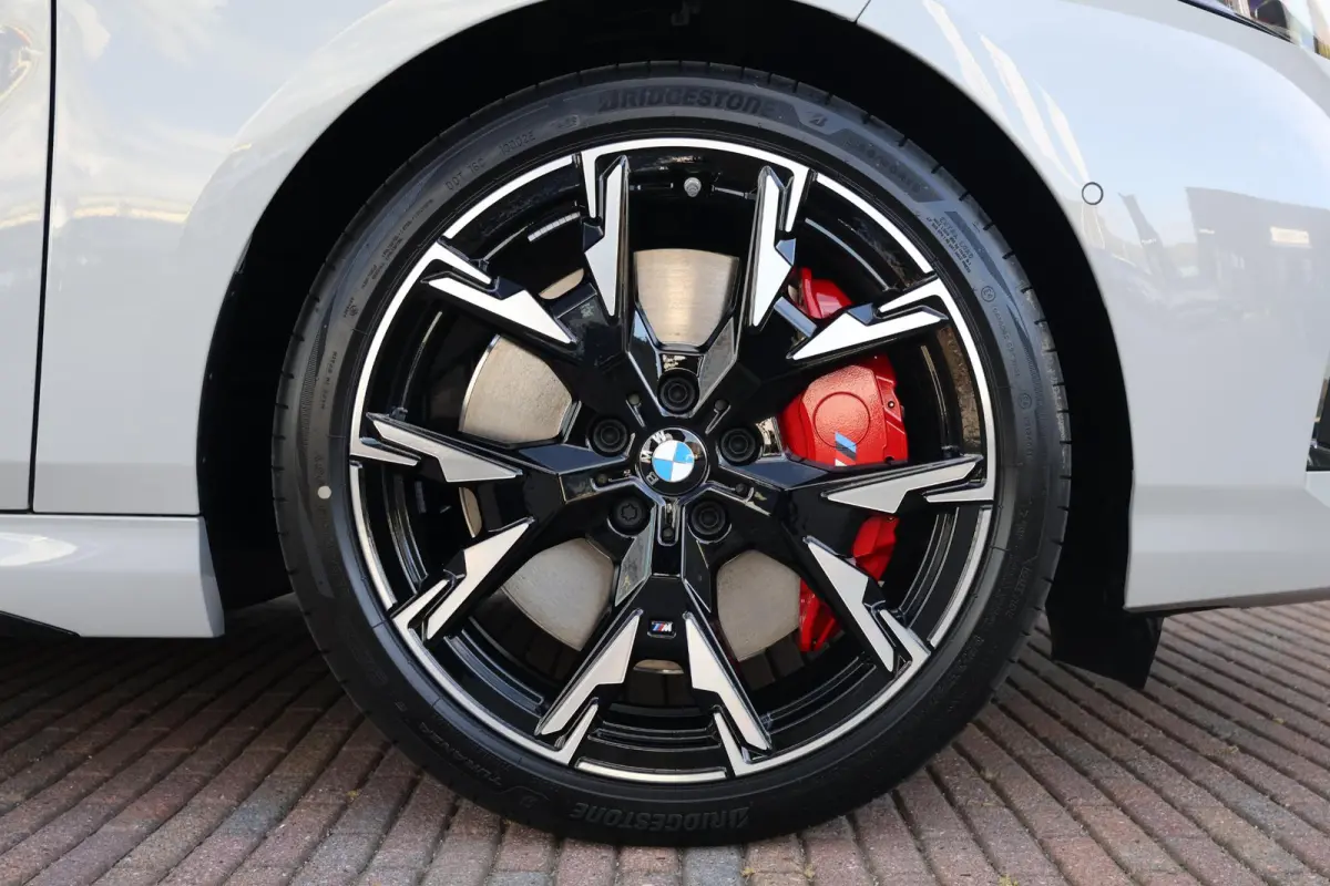 120 M Sport Design Edition | Sport Pakket Pro | Invidual Chalk | Panorama Dak | Harman Kardon | Elektr. Achterklep | Driving Assistant Plus | Comforttoegang |