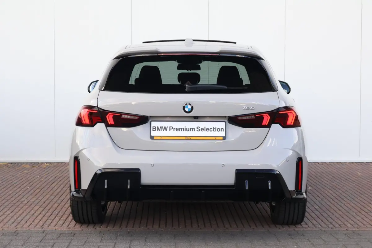 120 M Sport Design Edition | Sport Pakket Pro | Invidual Chalk | Panorama Dak | Harman Kardon | Elektr. Achterklep | Driving Assistant Plus | Comforttoegang |
